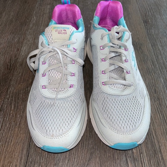 Ladies size 10 Skechers memory foam sneakers - Picture 1 of 8